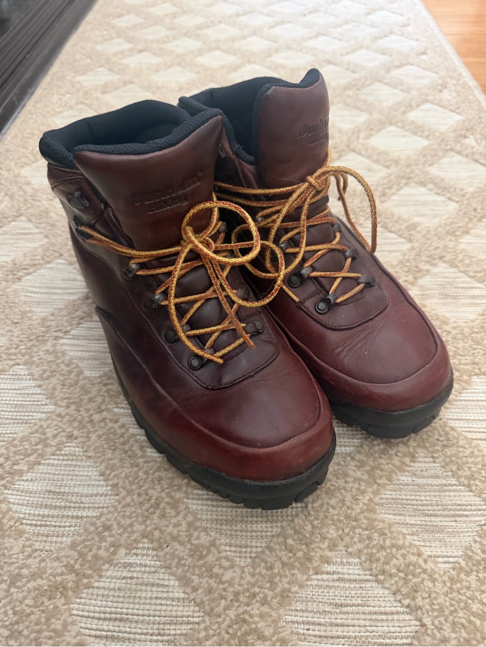 Men's Burgundy Leather Outdoor Boots with Contrast Laces and Absorb Soles